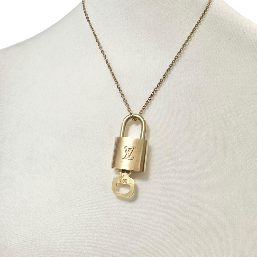 Authentic Louis Vuitton #300 Lock & Key Set on a 18K Gold Plated Chain Necklace - Picture 3 of 11